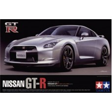 24300 Nissan GT-R